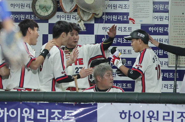 하준호 프로데뷔 첫홈런